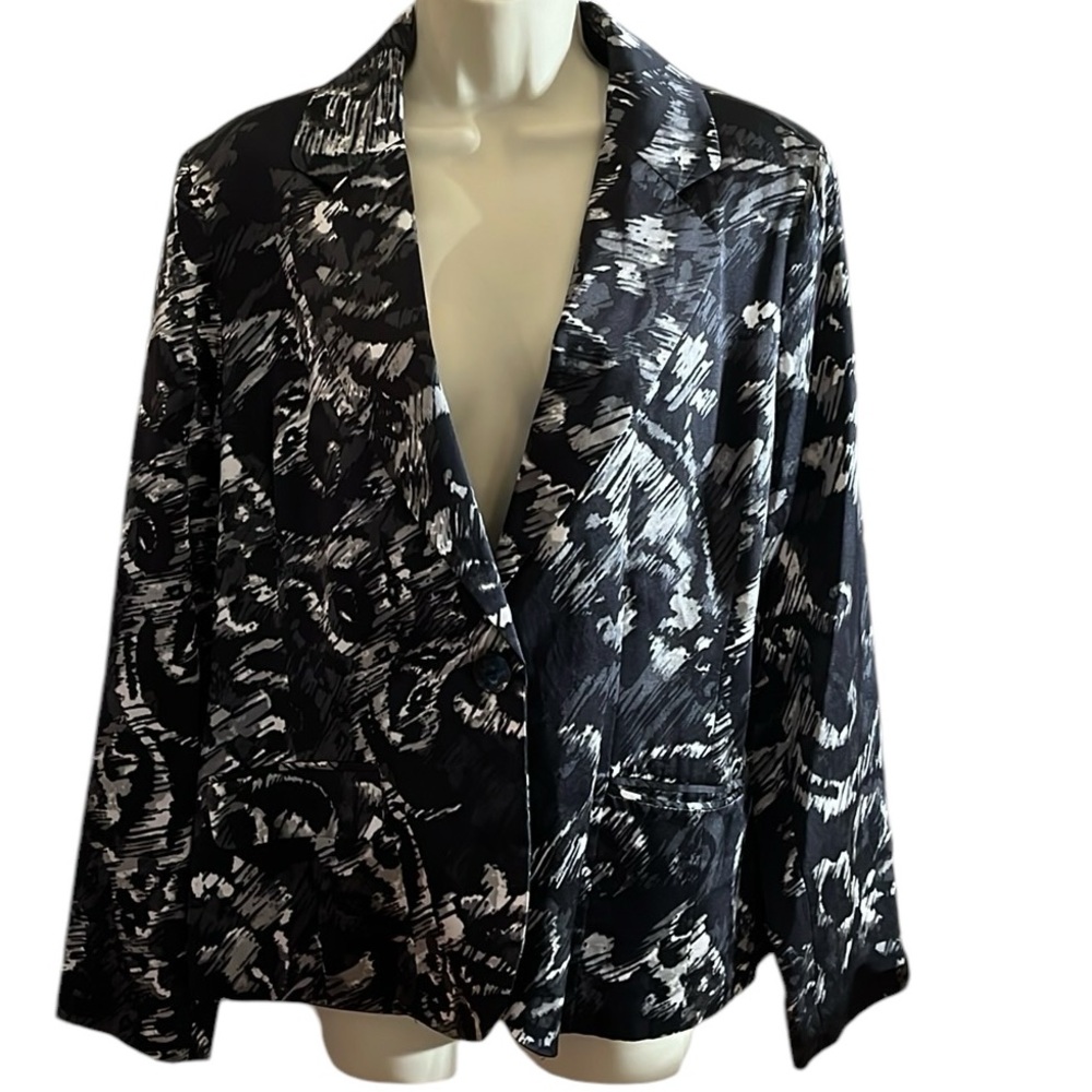 Chico’s size 12-14 black & silver silky print jacket pockets